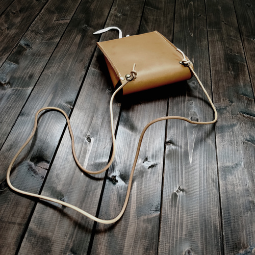 栃木レザーで作ったヌメ革のショルダーバッグ】 牛革 レザー 本革