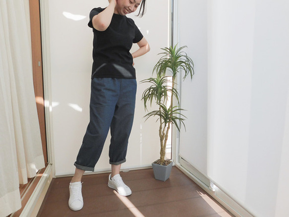 すっきりシルエットと3つのポケットで楽ちん便利♪ コットンデニムのイージーパンツ・アンティークインディゴ 1枚目の画像