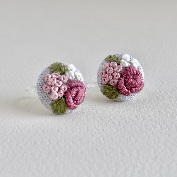 [バラ] 刺繍 ピアス  ノンホールピアス イヤリング 選べる金具 2枚目の画像