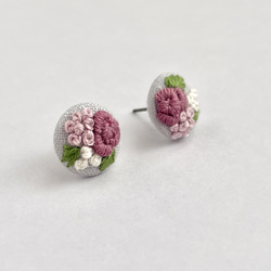 [バラ] 刺繍 ピアス  ノンホールピアス イヤリング 選べる金具 3枚目の画像
