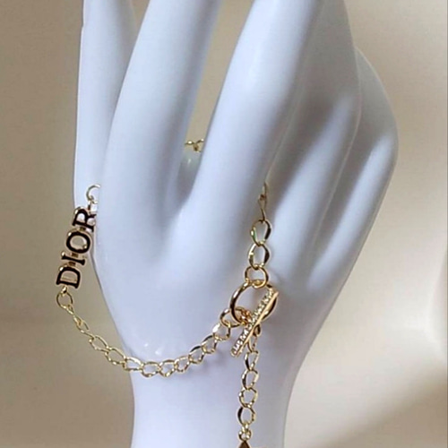 送料無料》1セット限定商品 Dior ディオールオリジナルロゴチャーム 