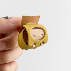 防御特化型。草木染め革のミニオブジェ【sisyu / ししゅ】 #革ガチャ #ランダムで１体 1枚目の画像