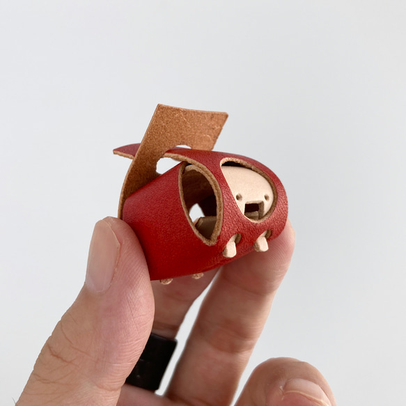 防御特化型。草木染め革のミニオブジェ【sisyu / ししゅ】 #革ガチャ #ランダムで１体 11枚目の画像