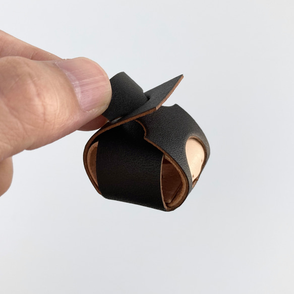 防御特化型。草木染め革のミニオブジェ【sisyu / ししゅ】 #革ガチャ #ランダムで１体 10枚目の画像