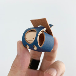 防御特化型。草木染め革のミニオブジェ【sisyu / ししゅ】 #革ガチャ #ランダムで１体 7枚目の画像