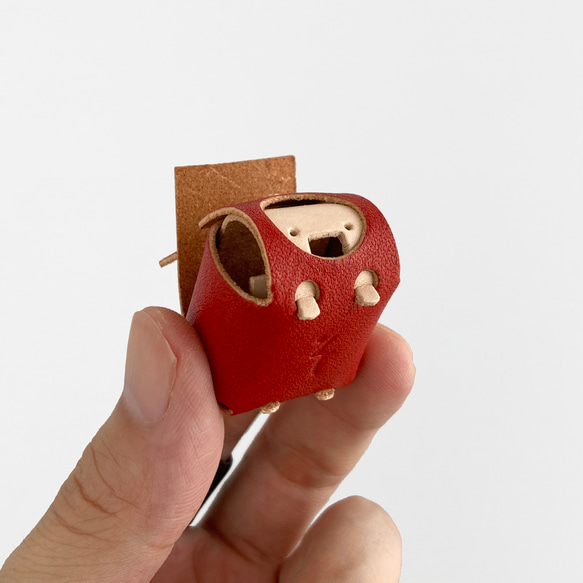 防御特化型。草木染め革のミニオブジェ【sisyu / ししゅ】 #革ガチャ #ランダムで１体 13枚目の画像