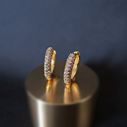 我們最受歡迎的商品！ 14K金GP/CZ 圓環耳環 - 日常時尚的完美選擇。低過敏性。 第5張的照片