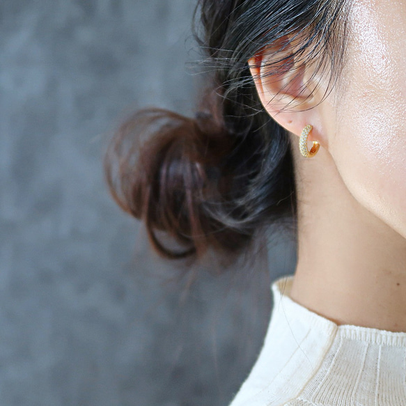 我們最受歡迎的商品！ 14K金GP/CZ 圓環耳環 - 日常時尚的完美選擇。低過敏性。 第7張的照片