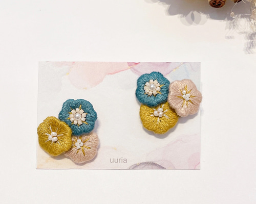 お花あつめの刺繍ピアスorイヤリング ピアス（スタッド・一粒