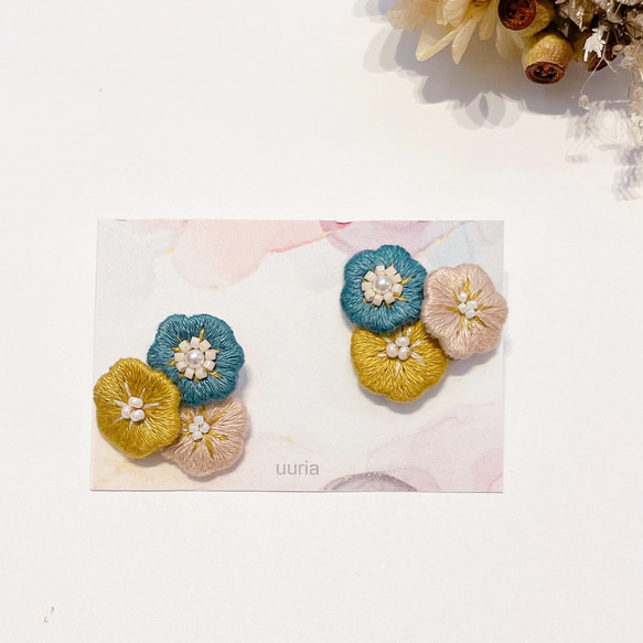 お花あつめの刺繍ピアスorイヤリング ピアス（スタッド・一粒） uuria