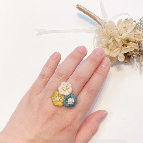 お花あつめの刺繍リング 指輪・リング uuria 通販 18114458｜Creema