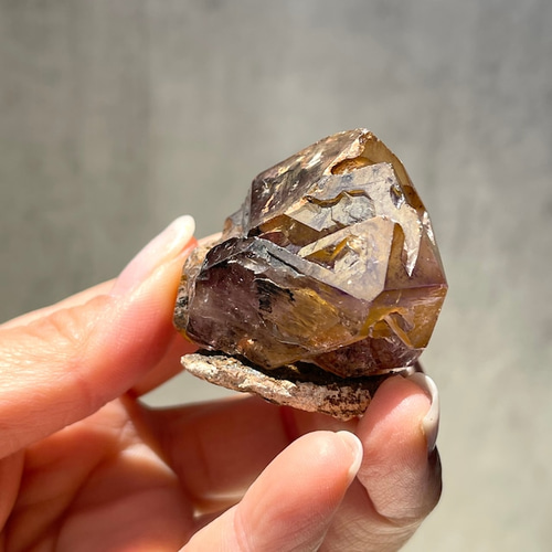 ジンバブエ産【シャンガーンアメジスト⑧】母岩付き スケルタル