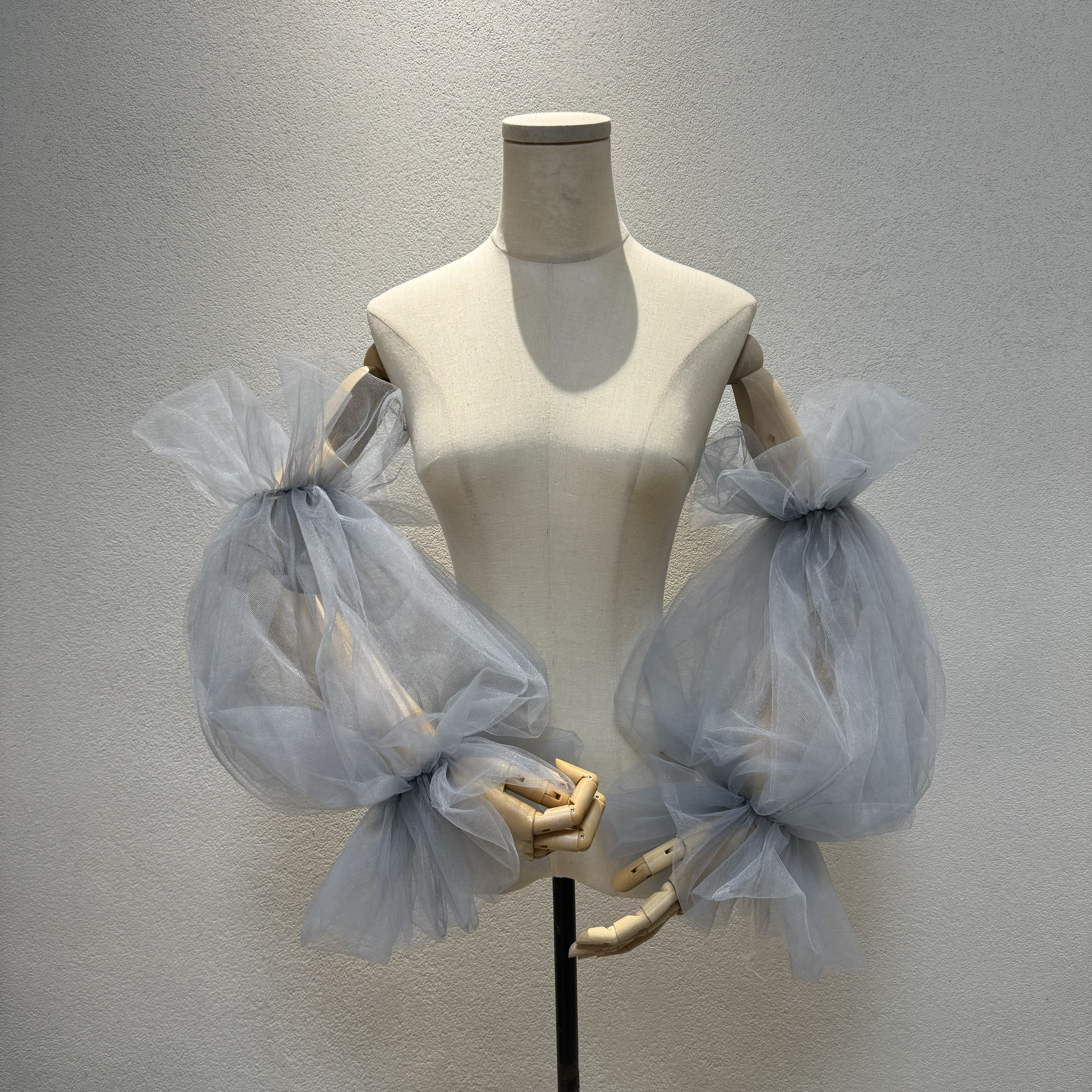 高品質！多層チュール　水色　二の腕を隠せる　取り外し可能　オフショルダー付け袖　咲き誇る透け花レース　結婚式挙式前撮り 5,970円