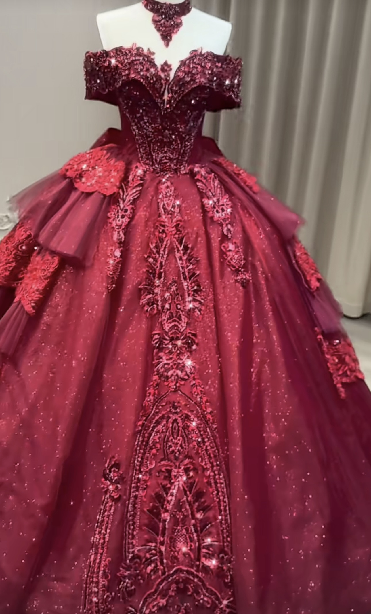 Ｖネック　ボールド　ヘプバーン風袖あり　オフショルダー　二の腕を隠せる結婚式/披露宴/ お呼ばれ/二次会/2次会/合コン