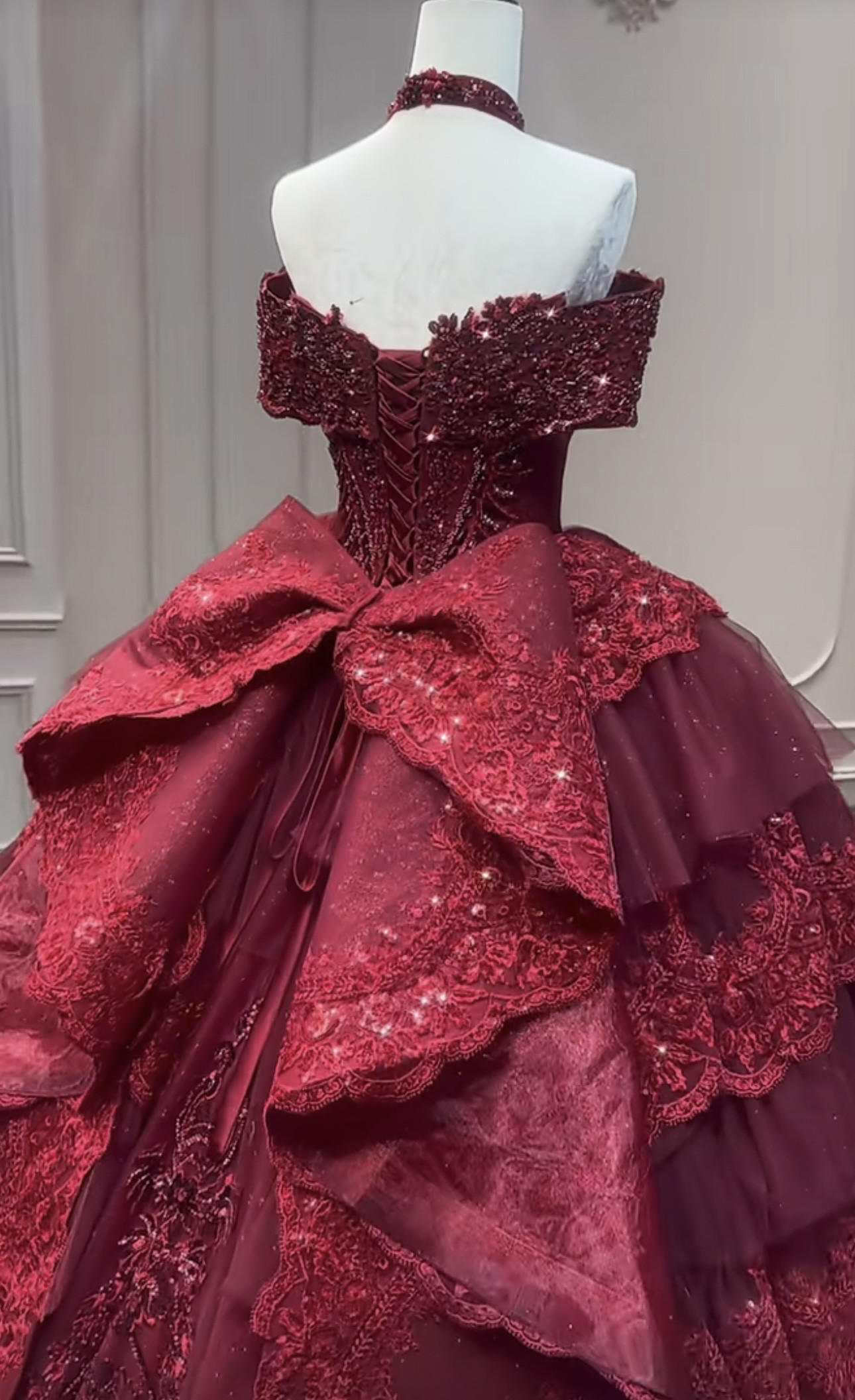 Ｖネック　ボールド　ヘプバーン風袖あり　オフショルダー　二の腕を隠せる結婚式/披露宴/ お呼ばれ/二次会/2次会/合コン