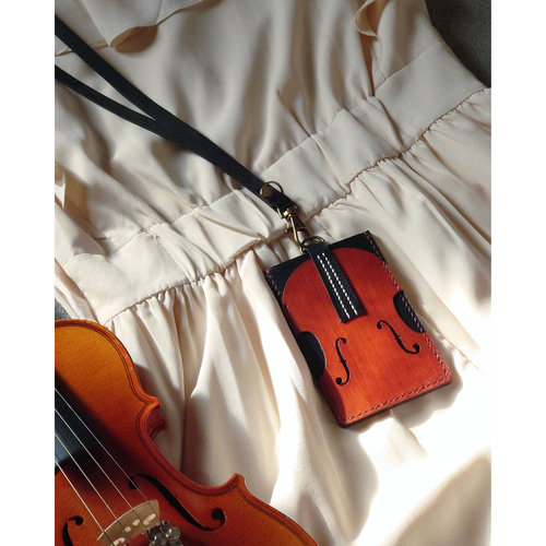 名入れ】個性派！【バイオリン】縦型 ID パスケース(セル窓・ネック