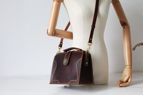 ★限量2件！ ★大容量扁平扣環包，手工皮革單肩包，兩用 第16張的照片