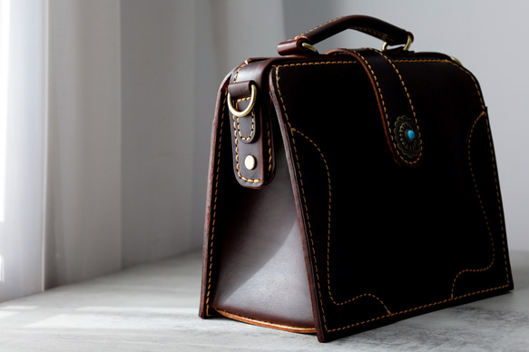 ★限量2件！ ★大容量扁平扣環包，手工皮革單肩包，兩用 第3張的照片