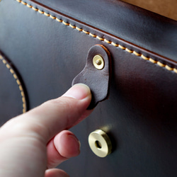 ★限量2件！ ★大容量扁平扣環包，手工皮革單肩包，兩用 第8張的照片