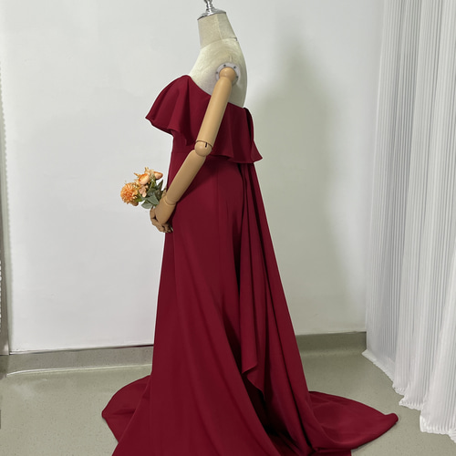 送料無料！パーティードレス ベアトップ 華やかなトレーン 赤 クレープ  