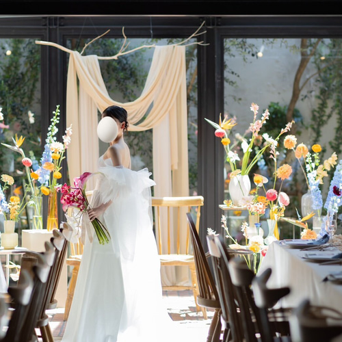 実例写真！ウェディングドレス 華やかなトレーン 姫袖 抜群のおしゃれ  