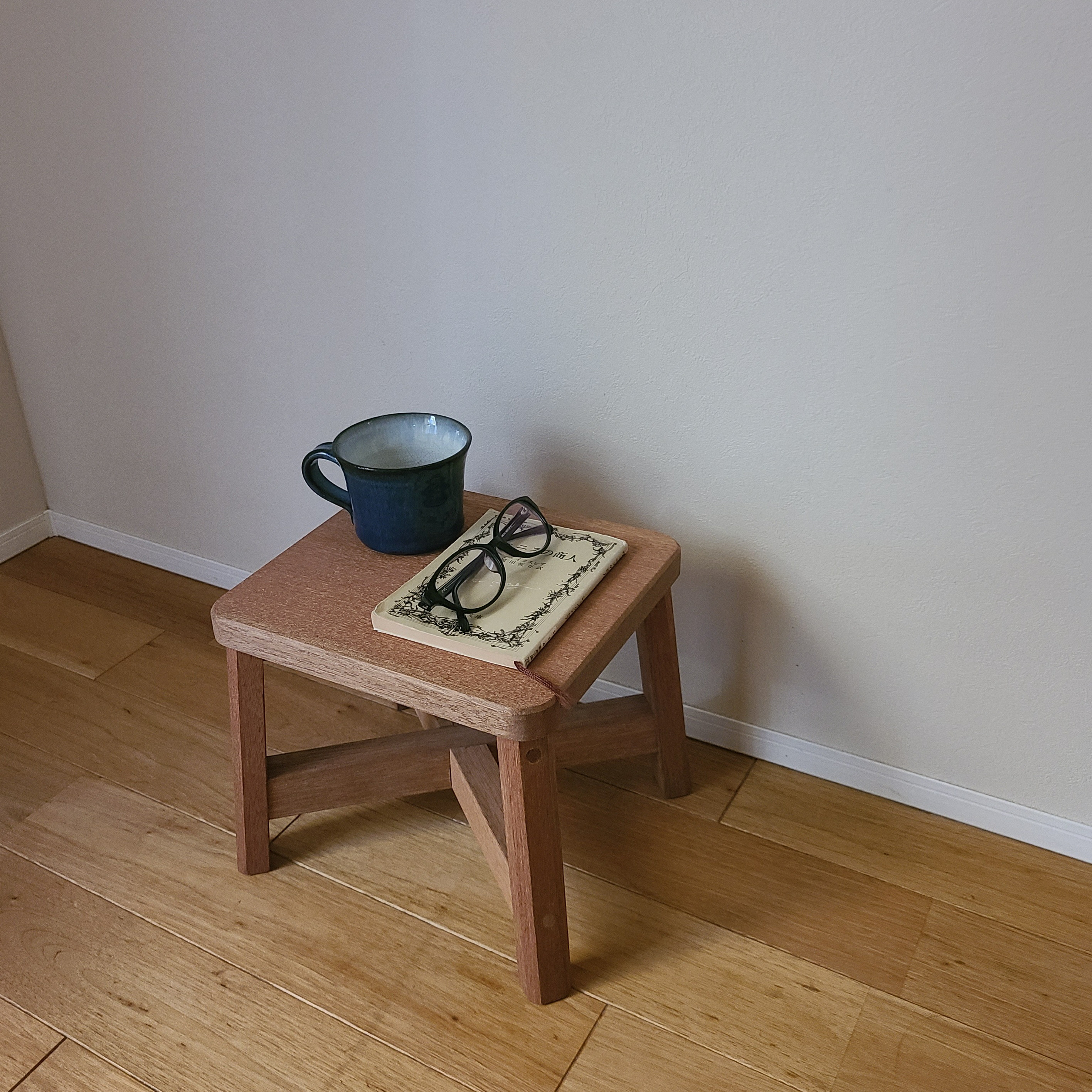 頑丈シックなシンプルなスツール 花台 子供椅子 踏み台 ミニテーブル