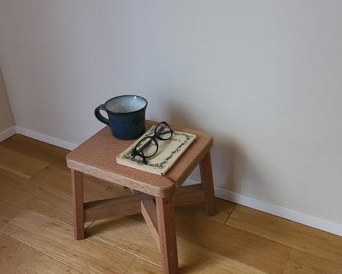 頑丈シックなシンプルなスツール 花台 子供椅子 踏み台 ミニテーブル