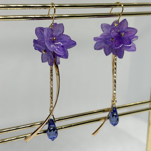 【美品】アメリカンピアス　K18刻印あり ゴールド　紫すずらん　パープル 美品】アメリカンピアスK18刻印あり ゴールド紫すずらんパープル