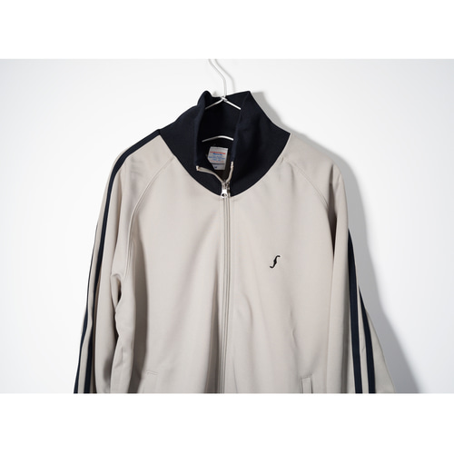 弦楽器好きの方におススメのトラックジャケット【ライトグレー