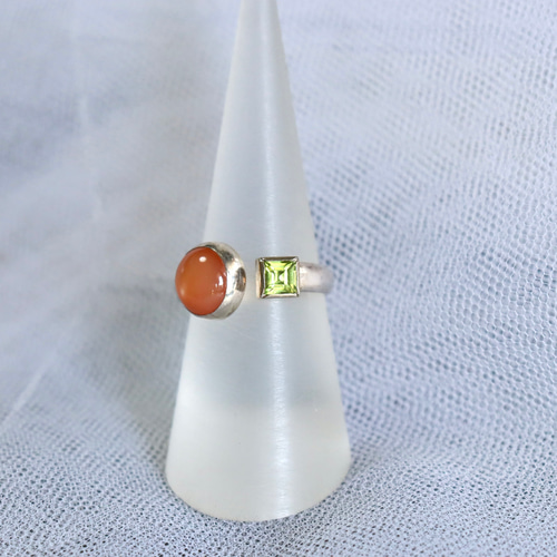 サンストーンとペリドットのオープンリング 天然石 シルバー950 一点物