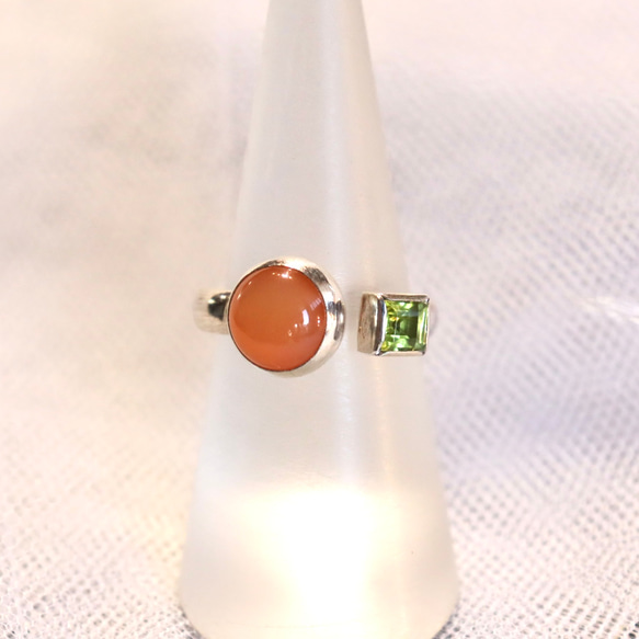 サンストーンとペリドットのオープンリング 天然石 シルバー950 一点物