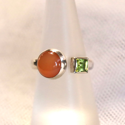 サンストーンとペリドットのオープンリング 天然石 シルバー950