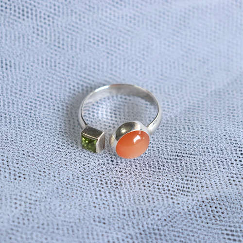 サンストーンとペリドットのオープンリング 天然石 シルバー950 一点物
