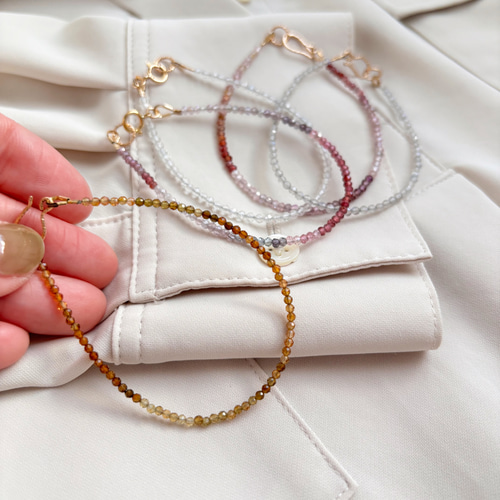 ≪8月誕生石≫ マルチカラースピネルのワイヤーブレスレット 14kgf