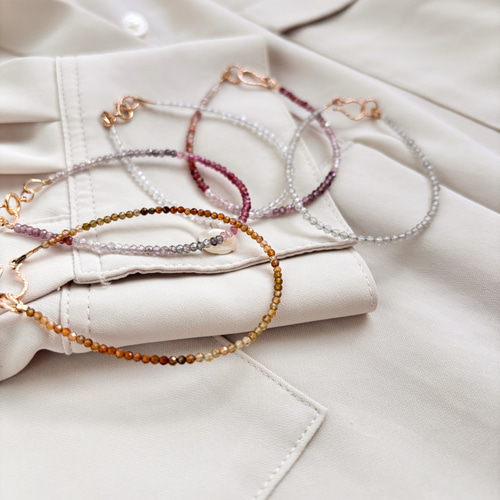 ≪8月誕生石≫ マルチカラースピネルのワイヤーブレスレット 14kgf