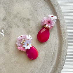 本物フラワー♡ピンクアリッサムのキューブ水中花ピアス／イヤリング a77ff0a6530c44f6c1459ebca01786 イヤリング・ノンホールピアス