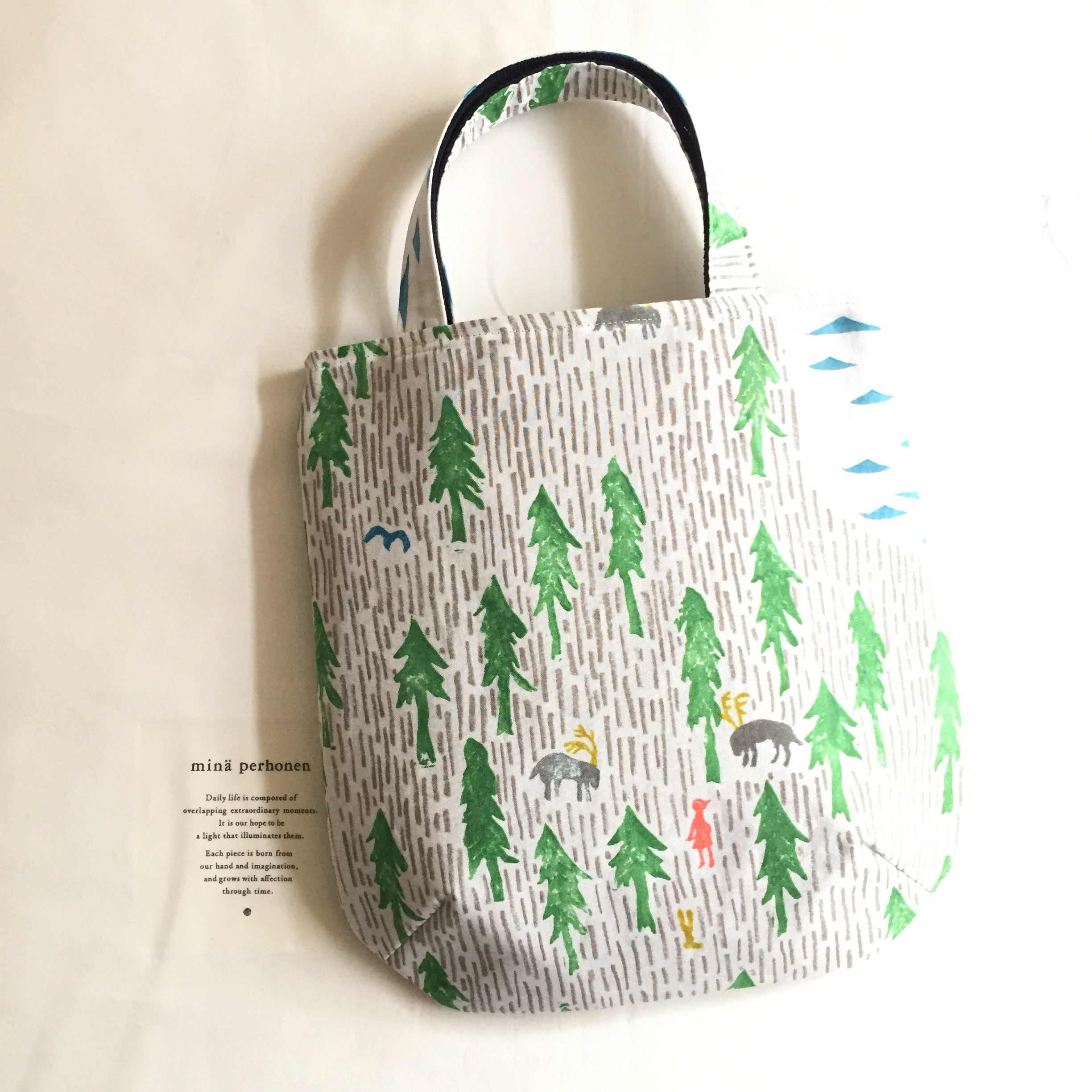 ⚮̈再販です⚮̈タックトートバッグ小さめA4縦書類入minaperhonen one