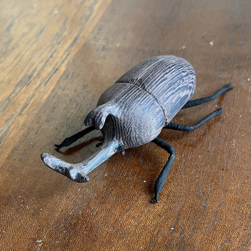 木彫カブトムシブローチ ブローチ ショップAtelier YUMI 通販 18115721