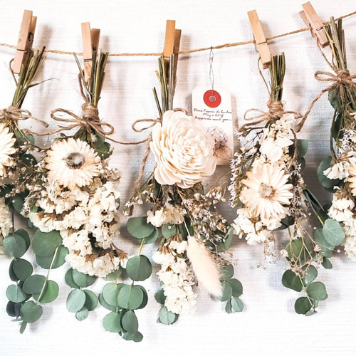 ホワイトグリーンのボリュームナチュラルドライフラワースワッグ