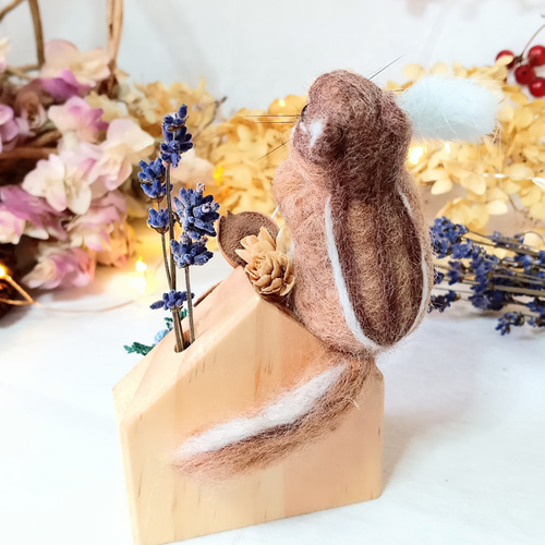しまりすの三角屋根の一輪挿し 【手のひらサイズ 羊毛フェルト 玄関