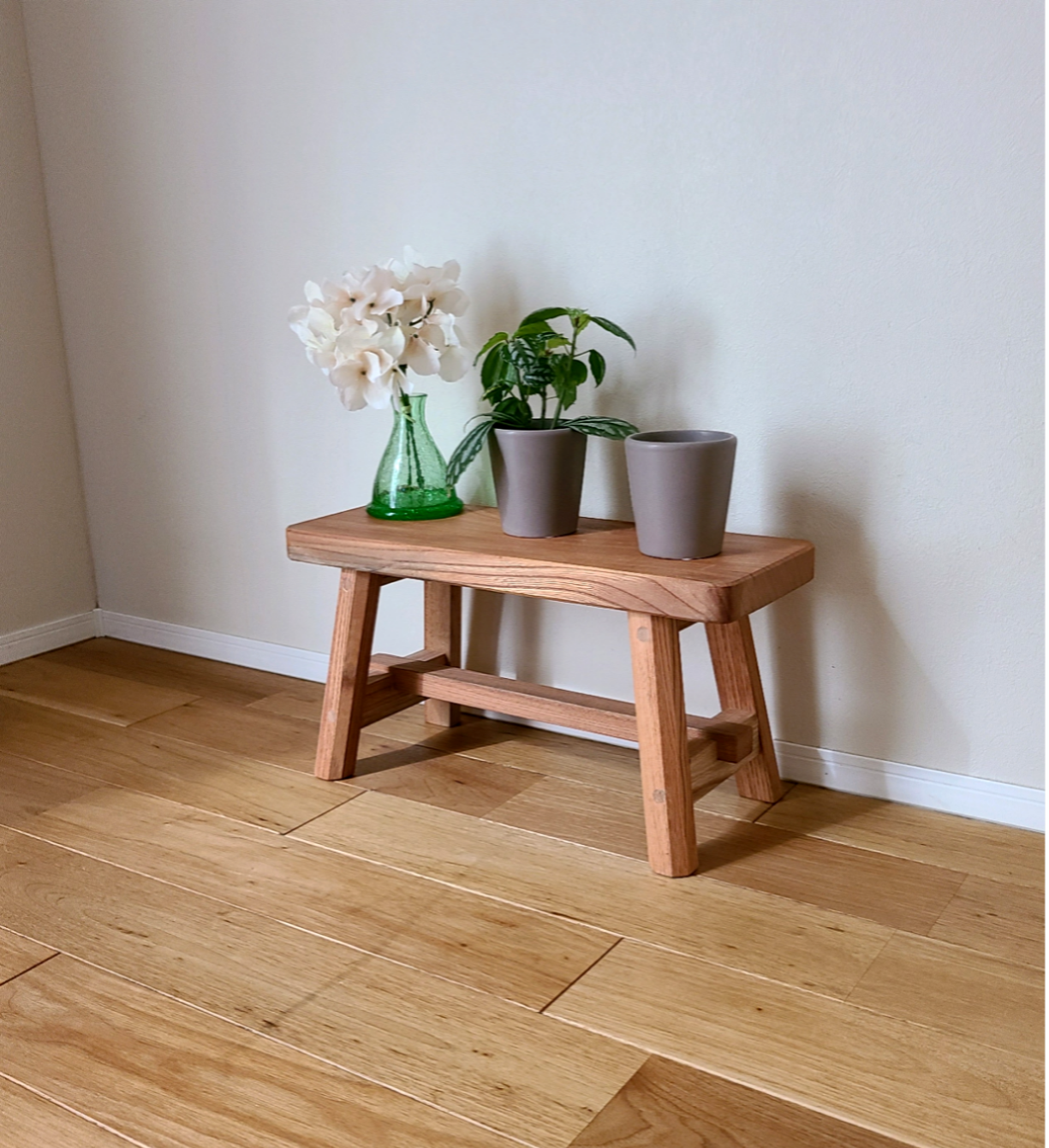 欅✳︎一枚板　ちゃぶ台　飾り台＊花台にも 1点のみ】空間を飾る欅 一枚板 花台 踏み台 補助台 サイド
