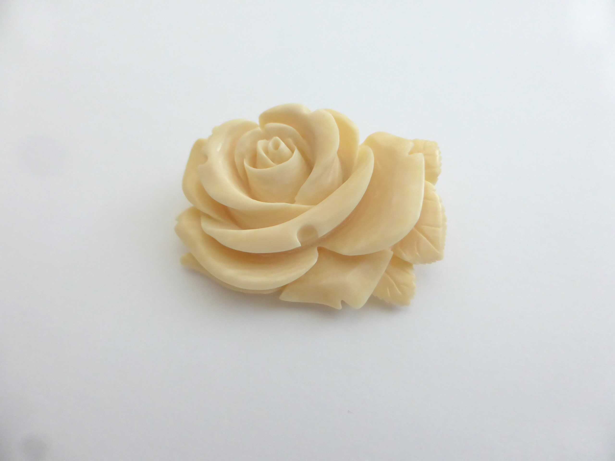 本象牙 薔薇のブローチ