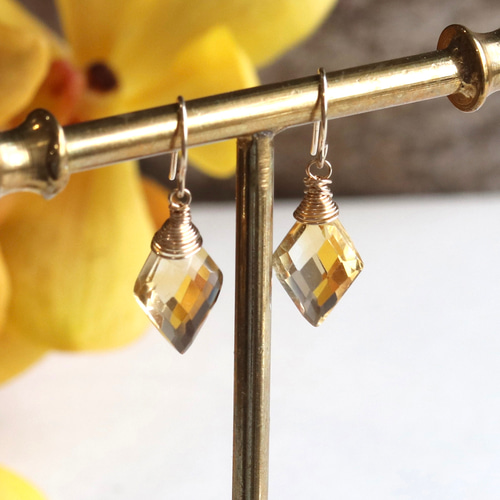 紫陽花と雫ピアス・イヤリングチャーム✩.*˚天然石×14kgf 紫陽花と雫ピアス・イヤリングチャーム✩.*˚天然石×14kgf