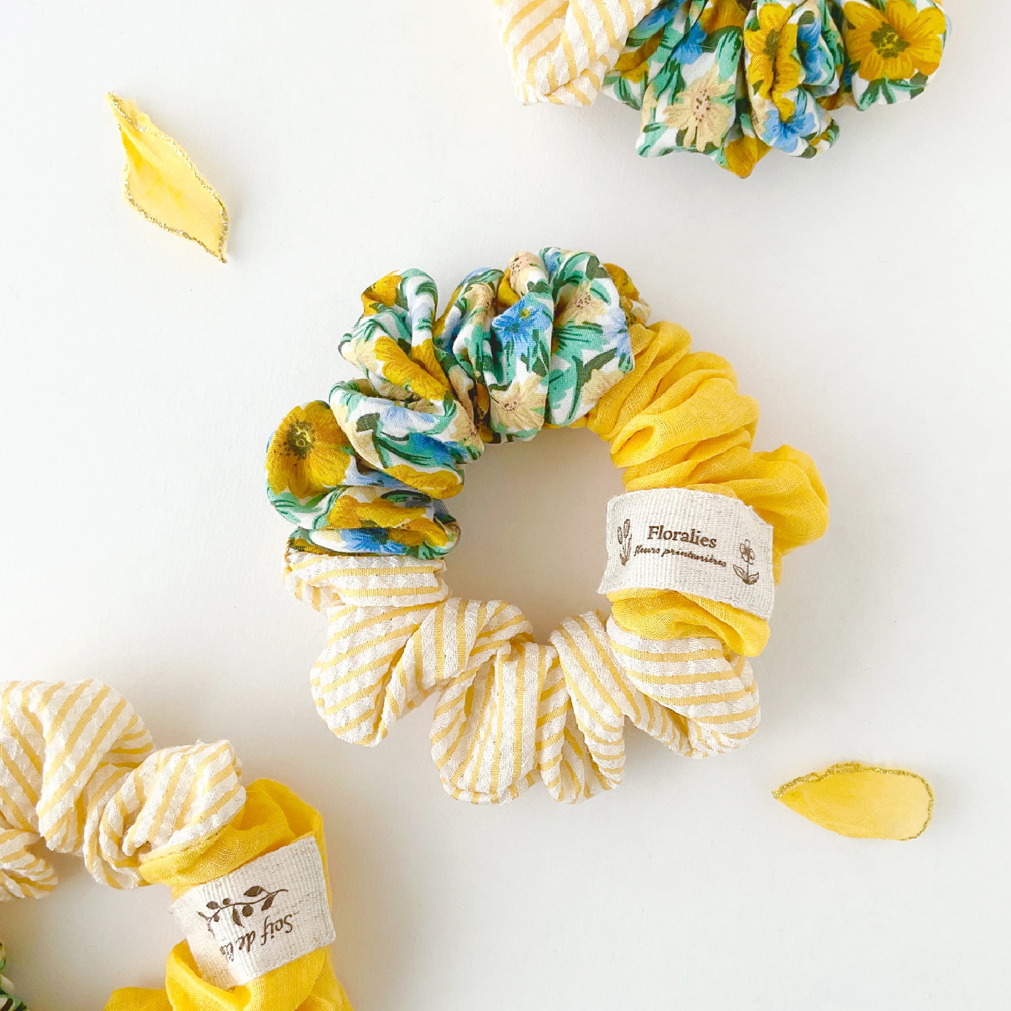 夏にピッタリひまわりシュシュ　ヘアゴム　ひだ多め　レディース　パステルオレンジ 夏にピッタリひまわりシュシュ　ヘアゴム　ひだ多め　レディース　パステルオレンジ