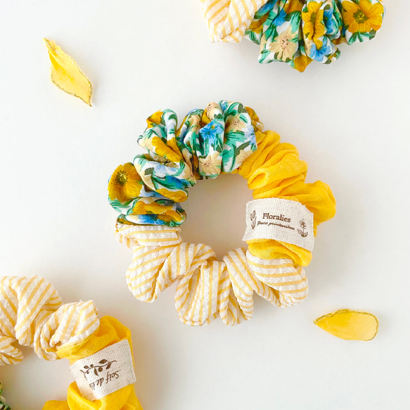 夏にピッタリひまわりシュシュ　ヘアゴム　ひだ多め　レディース　パステルオレンジ 夏にピッタリひまわりシュシュヘアゴムひだ多めレディース