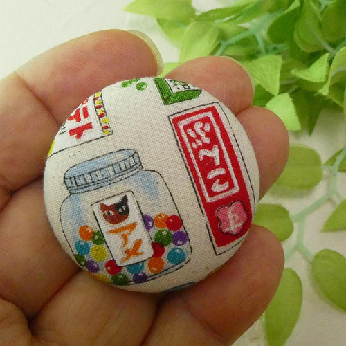 大) 「昭和駄菓子屋－生成り」 38ミリ(大) 仕立ての選べるくるみボタン
