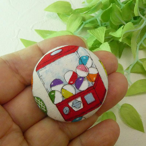 大) 「昭和駄菓子屋－生成り」 38ミリ(大) 仕立ての選べるくるみボタン
