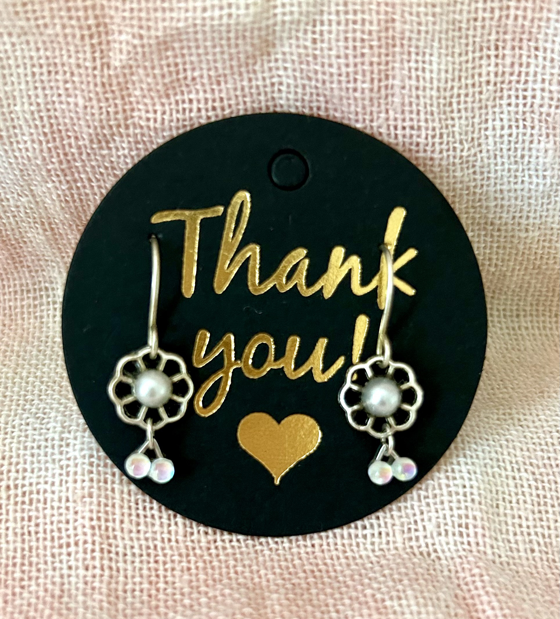 «544»◤完売しました◢    小ぶりパール*お花ピアス*イアリング交換可能*不思議な珠