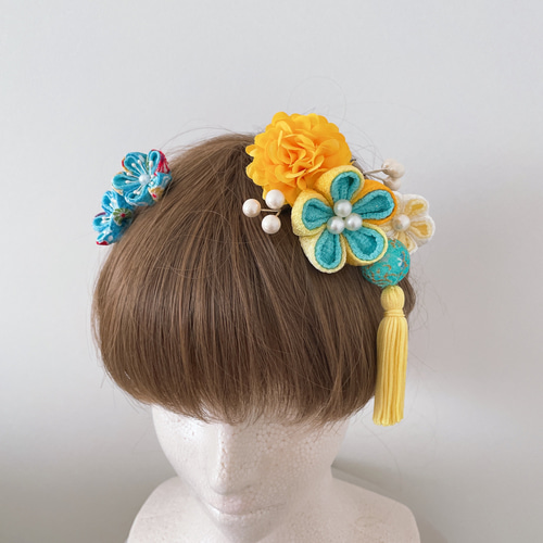 つまみ細工の髪飾り【黄色と水色 ちりめん玉の房飾り】成人式 振袖