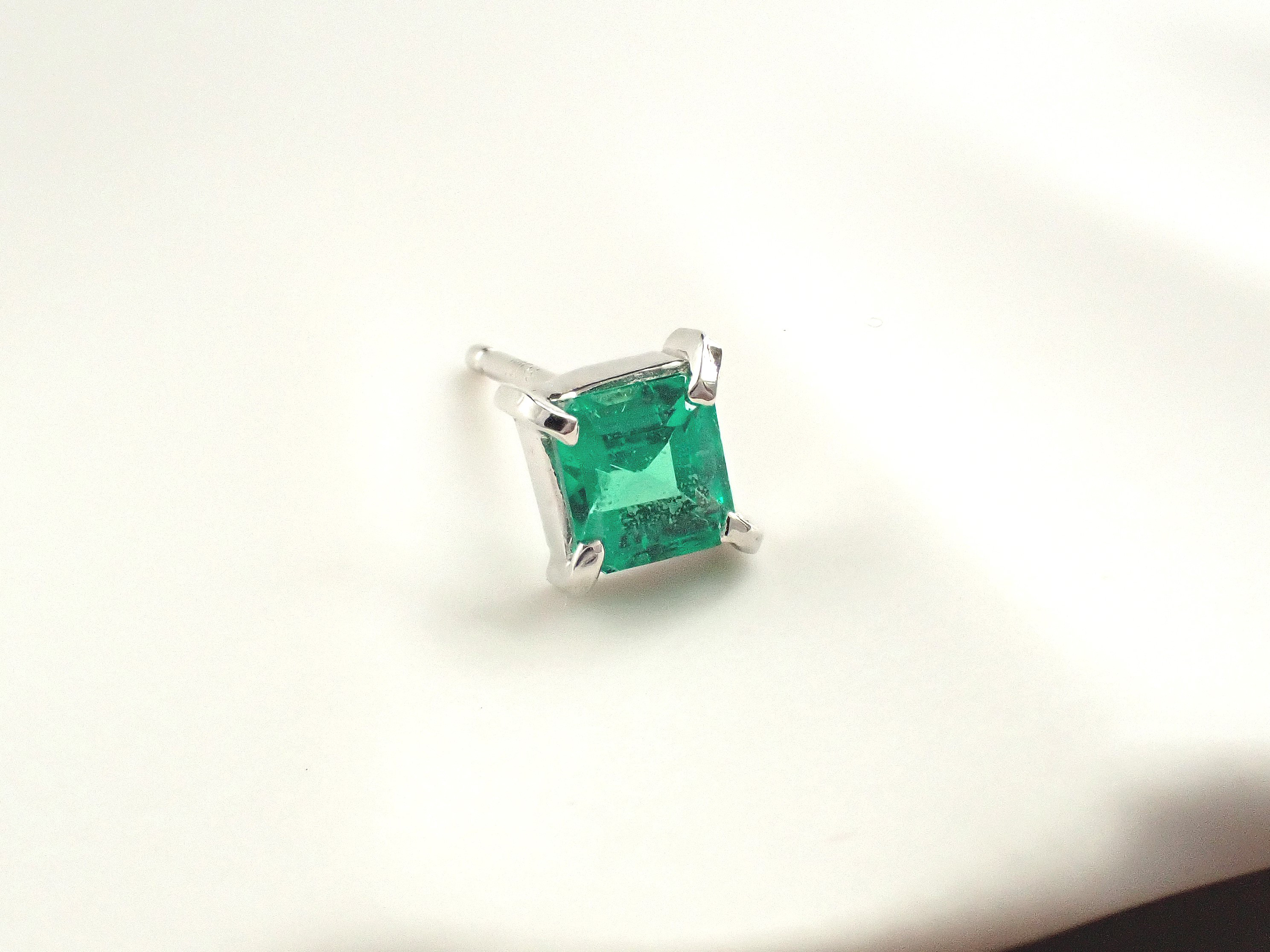 [ジェンダーフリー]プラチナ スクエアエメラルド 片耳用ピアス